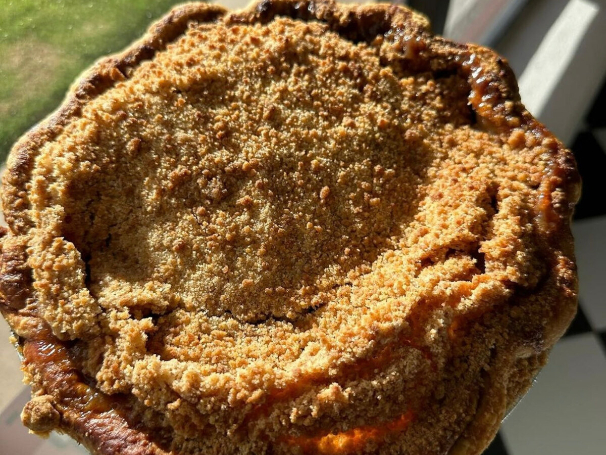 Golden apple crumb pie with flaky crust and cinnamon-sugar topping